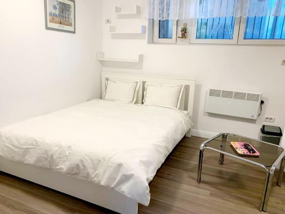 Central Studio Flat Bucarest Esterno foto
