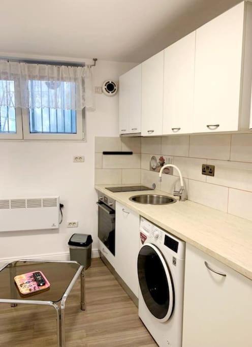 Central Studio Flat Bucarest Esterno foto